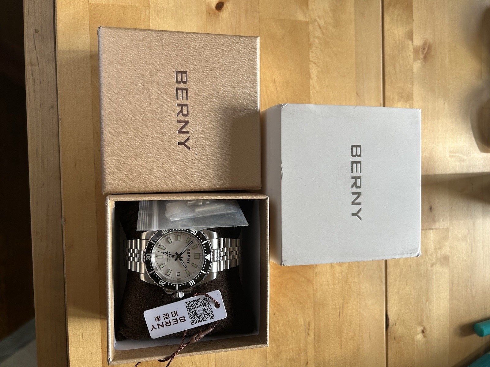 BERNY, 40mm, Automatic, 200m, SS, Sapphire.