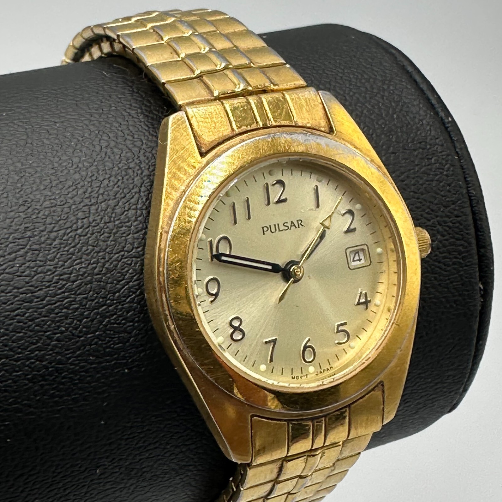 Pulsar Watch Women Gold Tone Round Easy To Read Dial Date Window New Battery