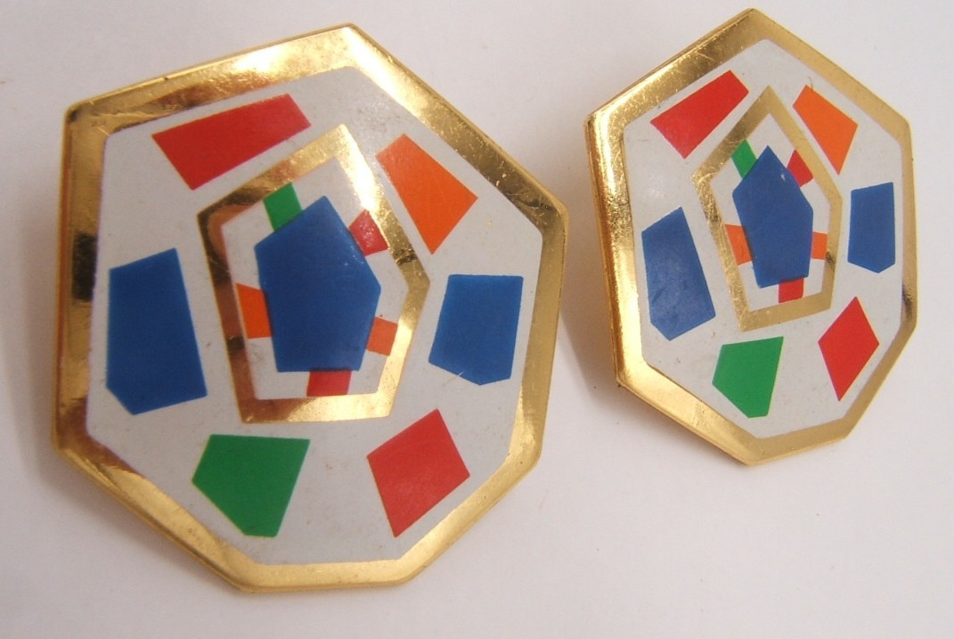 VTG GOLD TONE & ENAMEL PIERCED EARRINGS MODERN ABSTRACT DESIGN