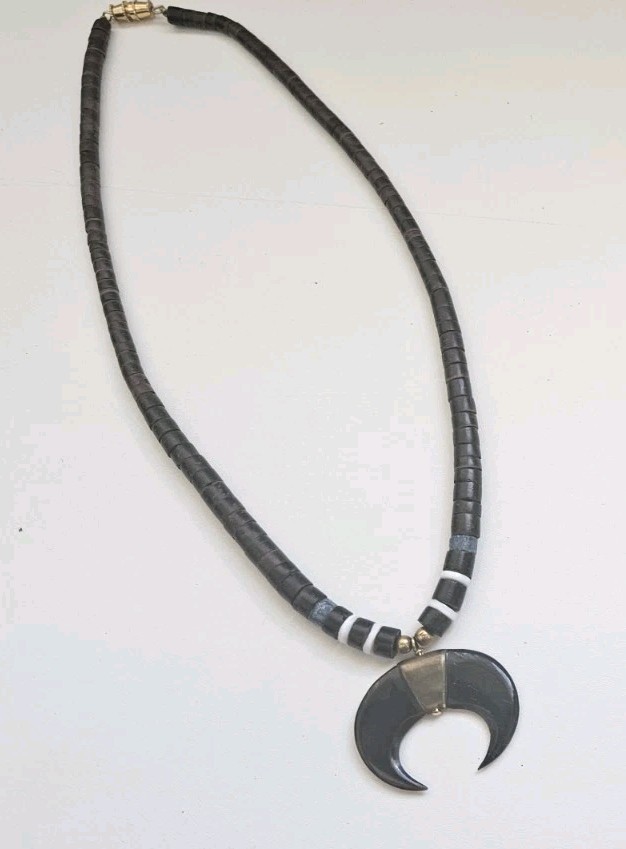 Vintage Heishi Bead Necklace Crescent Moon Pendant Tribal Boho Southwestern 18″
