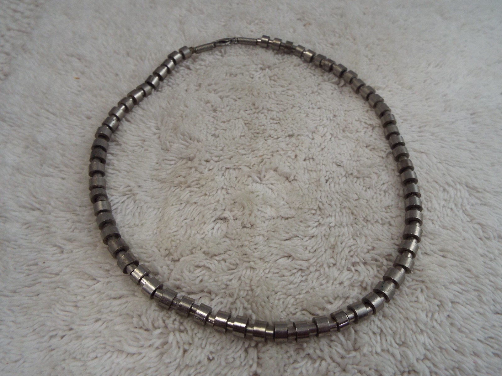 Silvertone Metal Bead Necklace (C64)