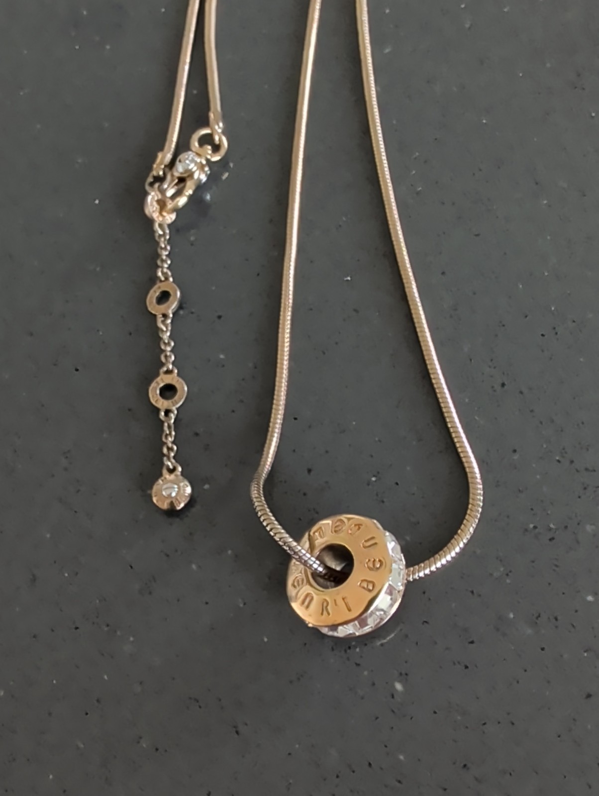 HENRI BENDEL Logo Disc Flower Gold Tone Crystal Round Disc Necklace R145