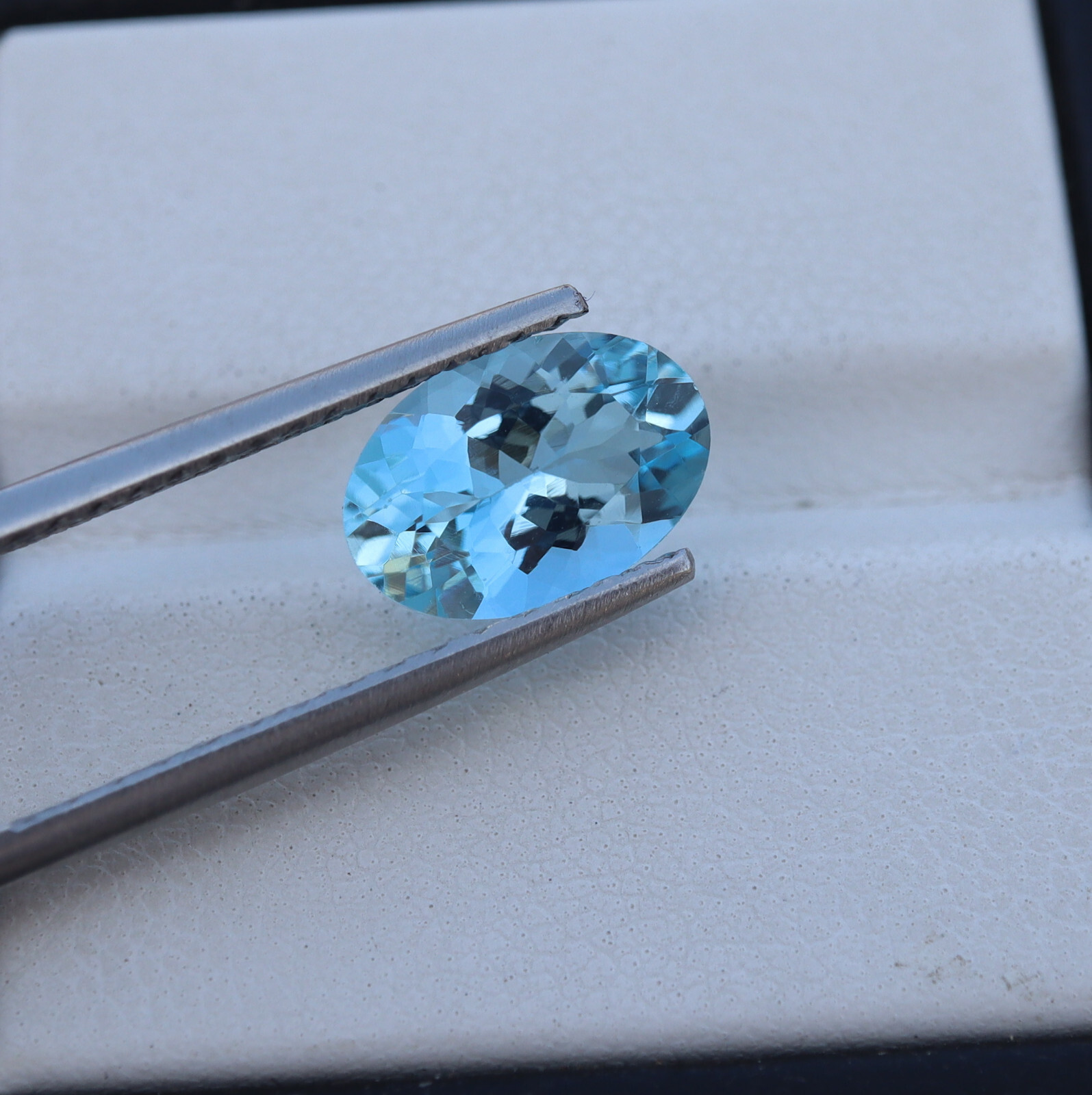 2.13 Cts 10.8×7.5 MM Natura AAA Blue Aquamarine Oval Cut Gemstone