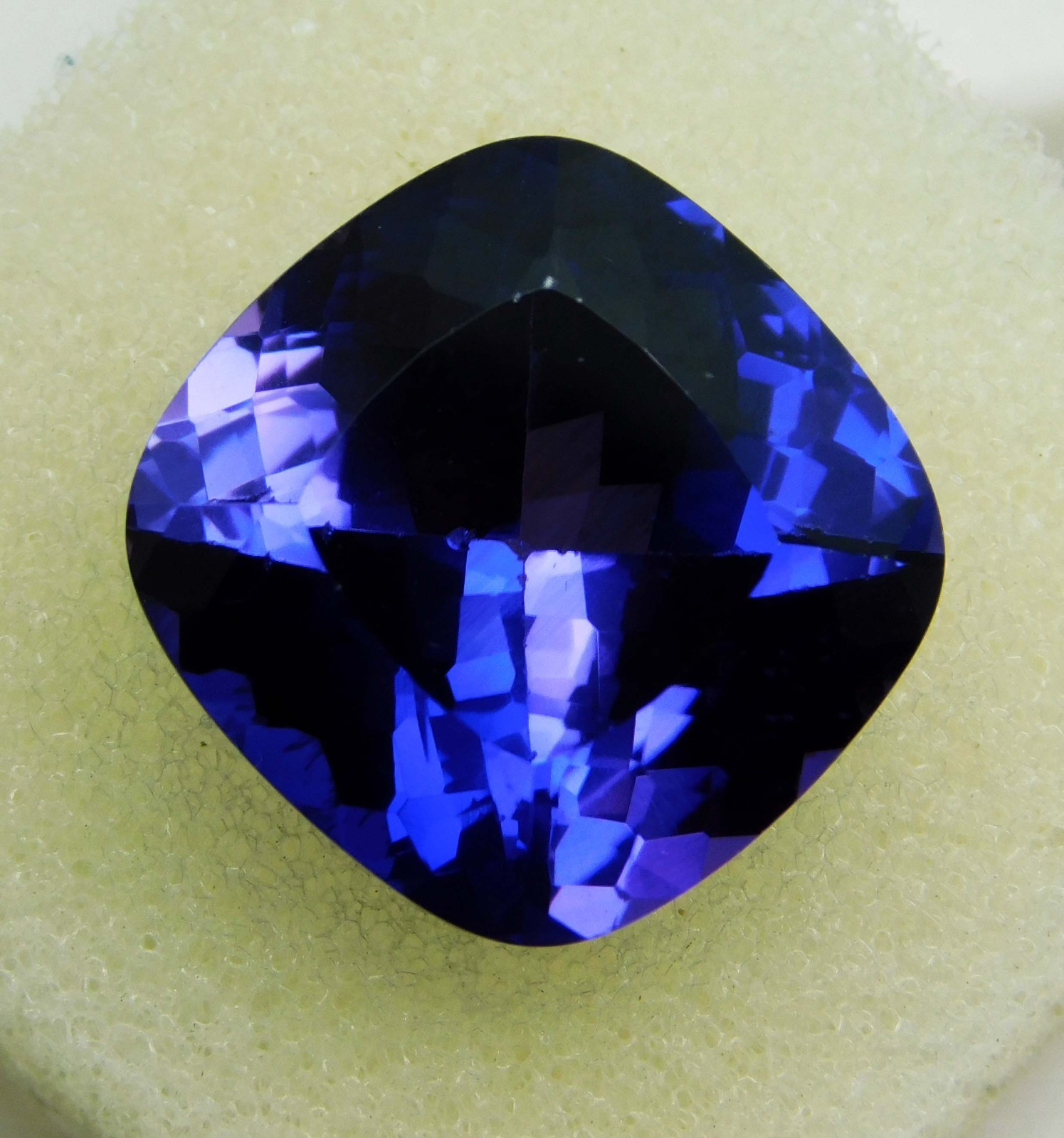Natural Purple Blue Tanzanite 12.55 Ct AAA Cushion Cut Certified Faceted Gems