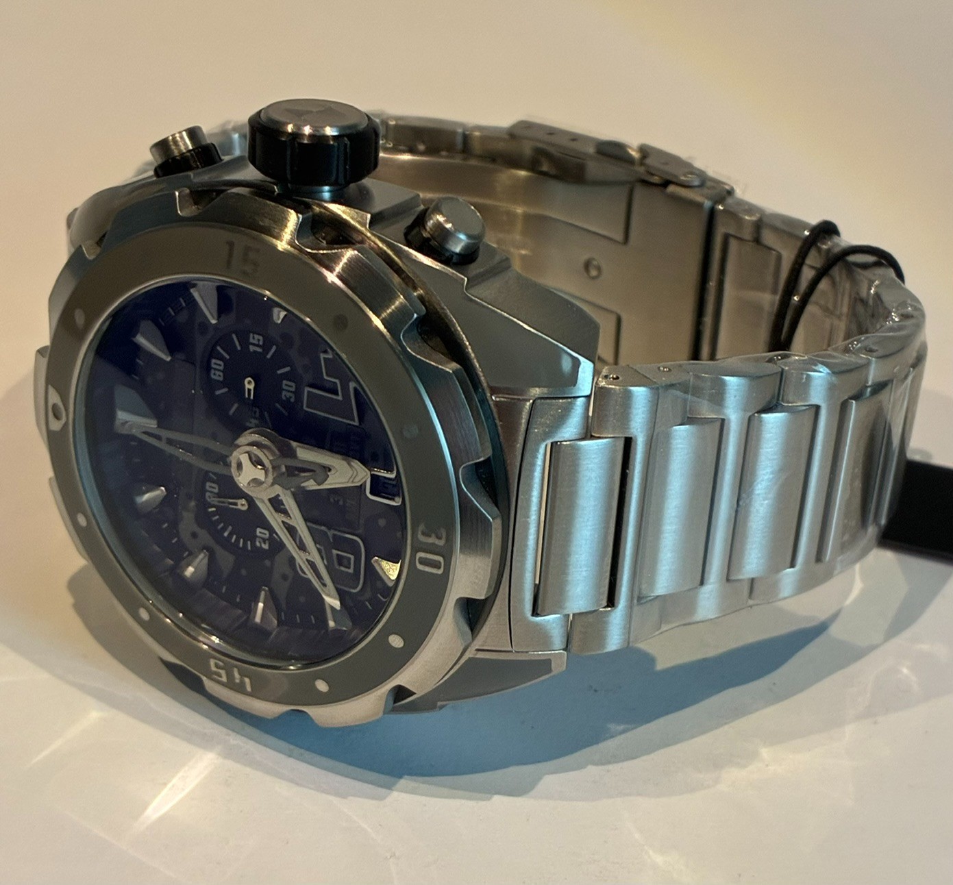 SWELL LIMITED EDITION SWISS ISA8171 QUARTZ 49MM WATCH BOX SET MSRP: $1,300 (NEW)