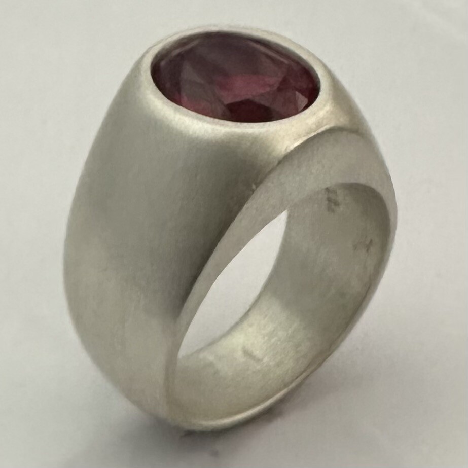 MJG STERLING SILVER RING. HEAVY. 12 x 10mm OVAL LAB CREATED GARNET. SZ 9.5