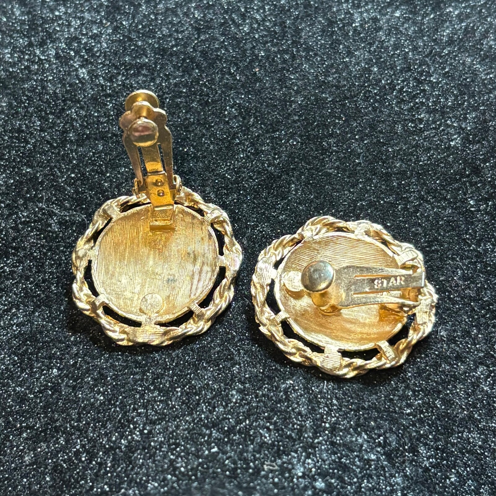 STAR earrings vintage textured goldtone metal twisted rope framed adjust clip on