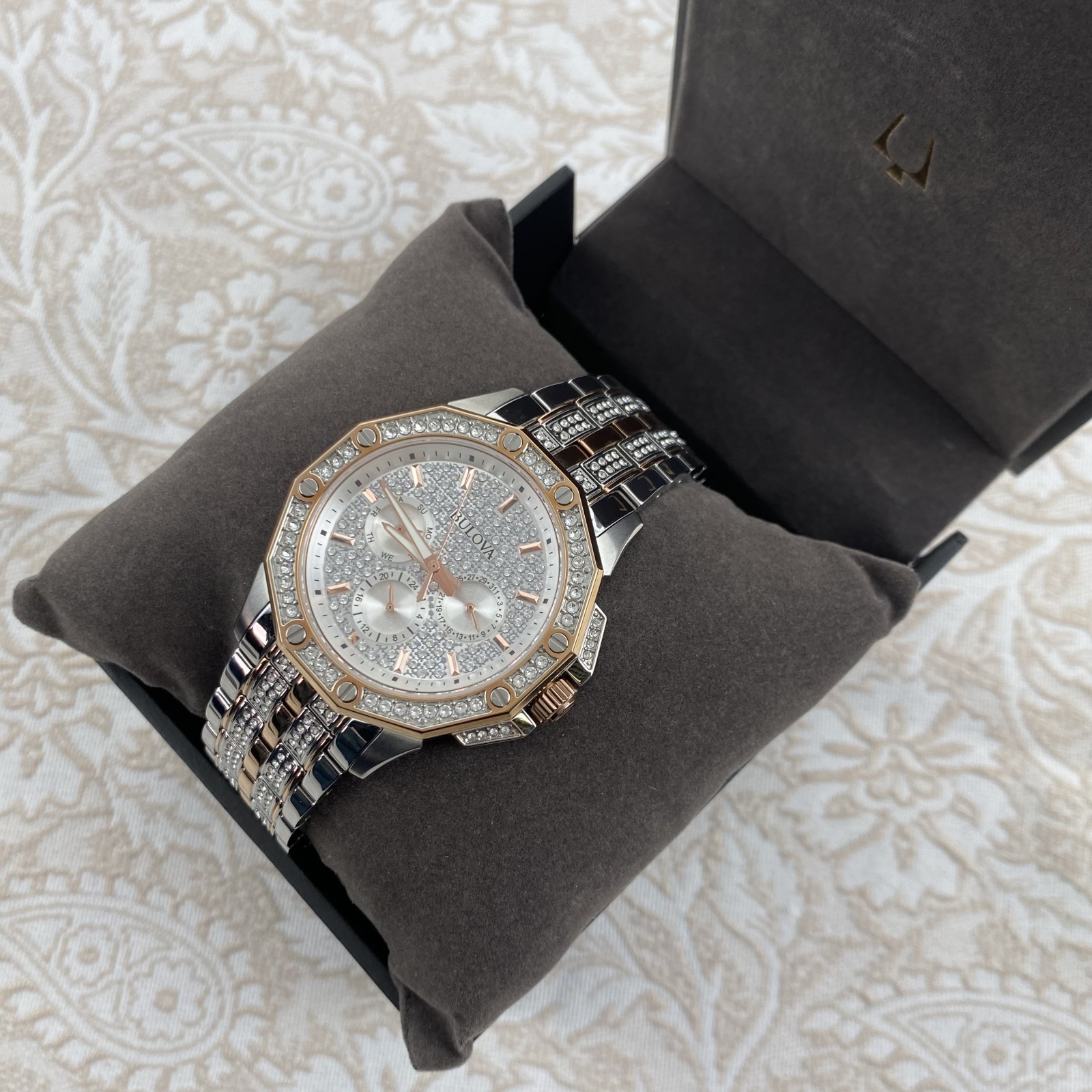 Bulova 98C133 Octava Men’s Quartz Watch 41.5mm Two-Tone Gold Silver Crystal