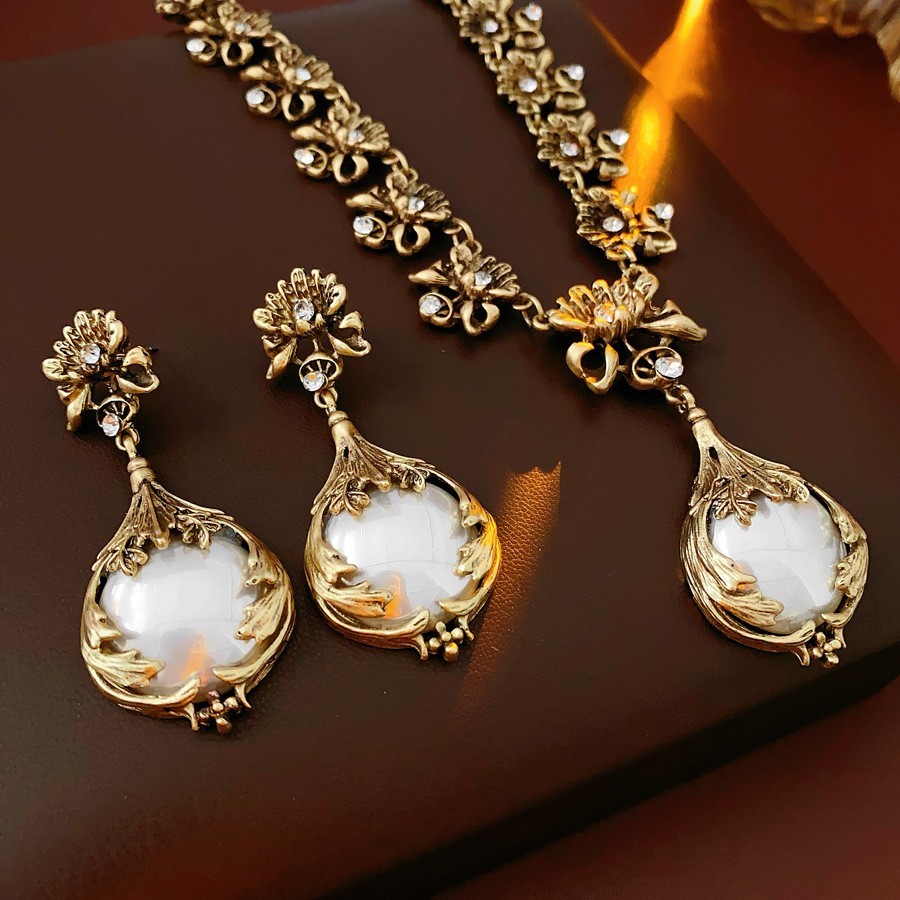 Vintage 2 Pcs Gold Tone Imitation Pearl Necklace Earrings Set Floral Dangle