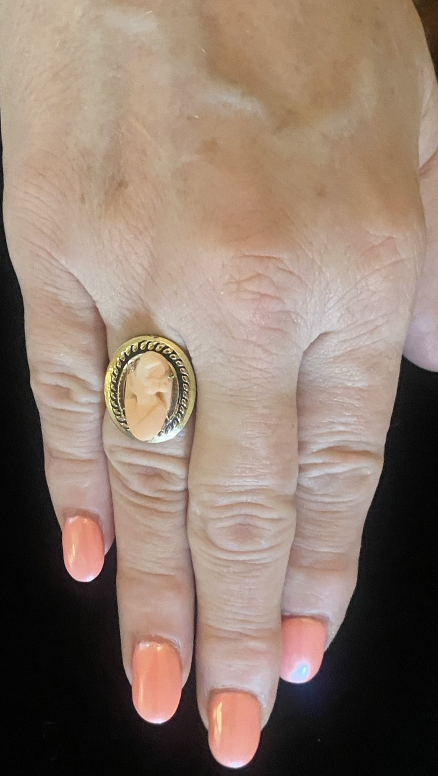 VTG Hand Carved Shell Gold Tone Cameo Left Facing Ring-sz 7 Adjustable to 8-8.5