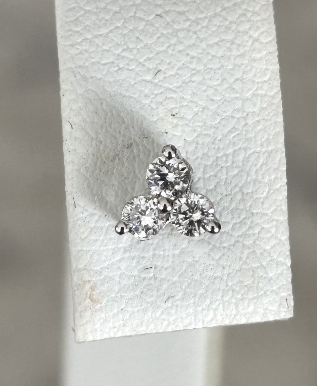 $450 IGI Certified NWT 14K White Gold .30Ct Round 3 Stone Clover Diamond Earring