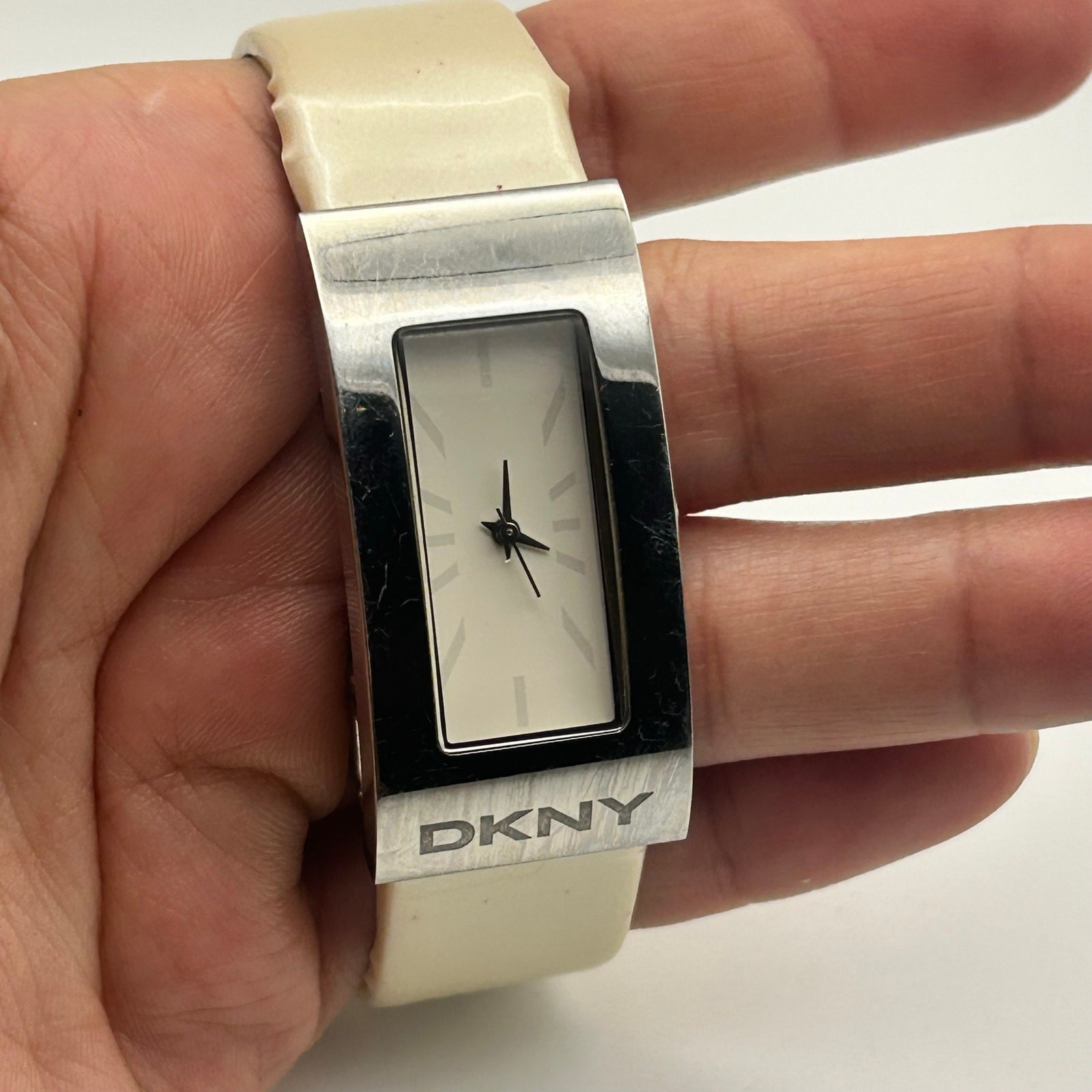 DKNY Silver-tone Stainless Steel Minimalist Ladies Watch Working New Battery