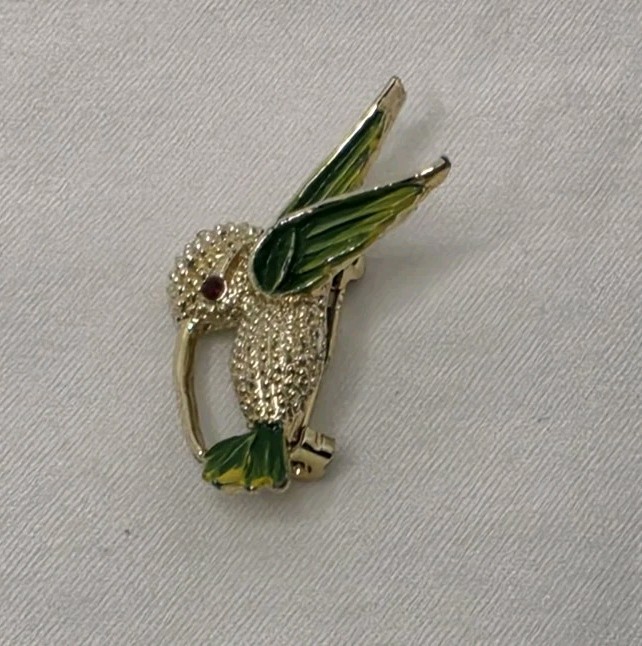 GERRY’S Gold Tone Hummingbird Brooch Pin with Rhinestone Accents 1.5″