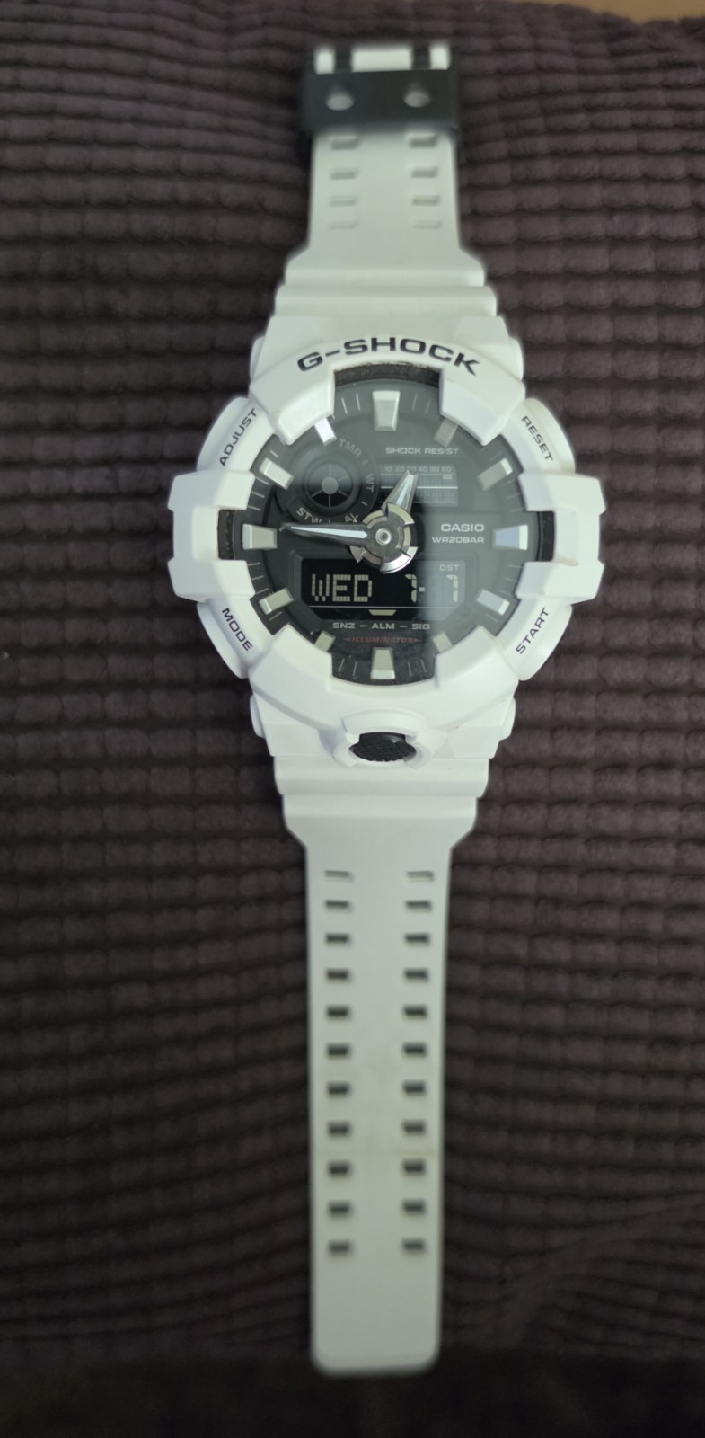 Casio G-SHOCK GA-700 Analog-Digital Shock-Resistant 200m White Resin. No Box