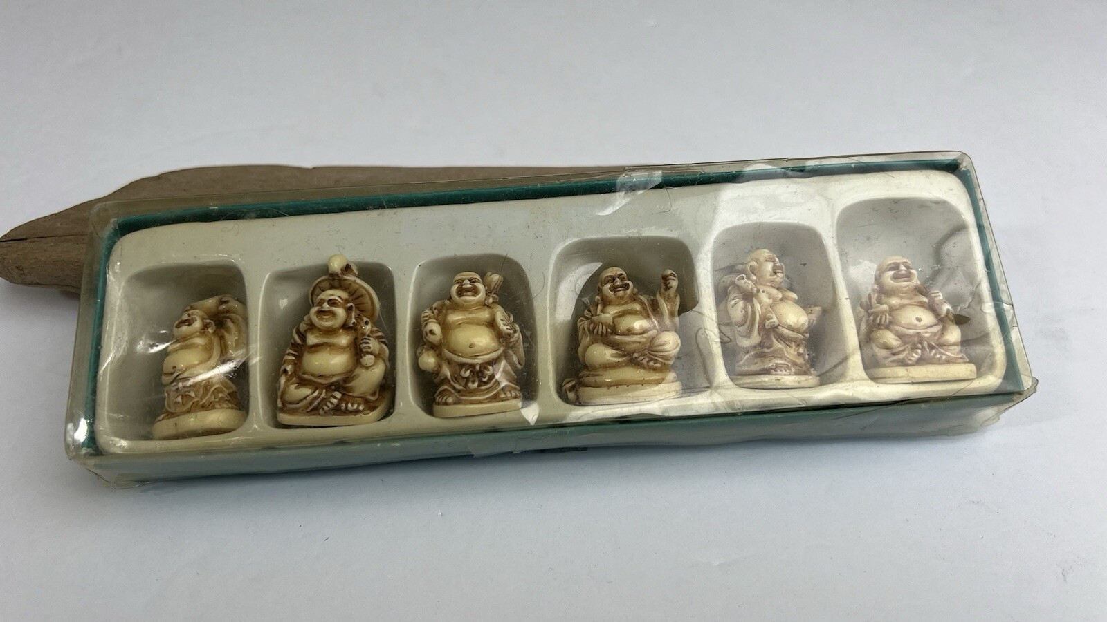 6 Piece Resin White/Brown Carved Buddha Face Head Pendant Amulet Necklace 🤎
