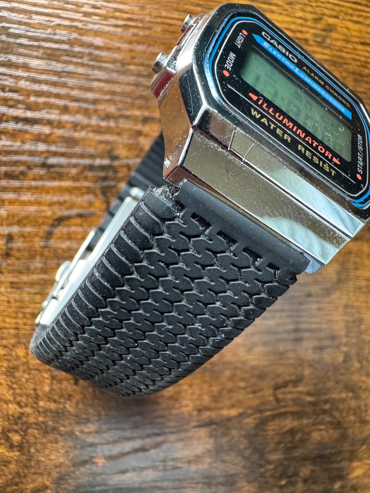 Casio A168 A168WA Digital Watch Silver Rubber Band Retro Alarm Chrono Works