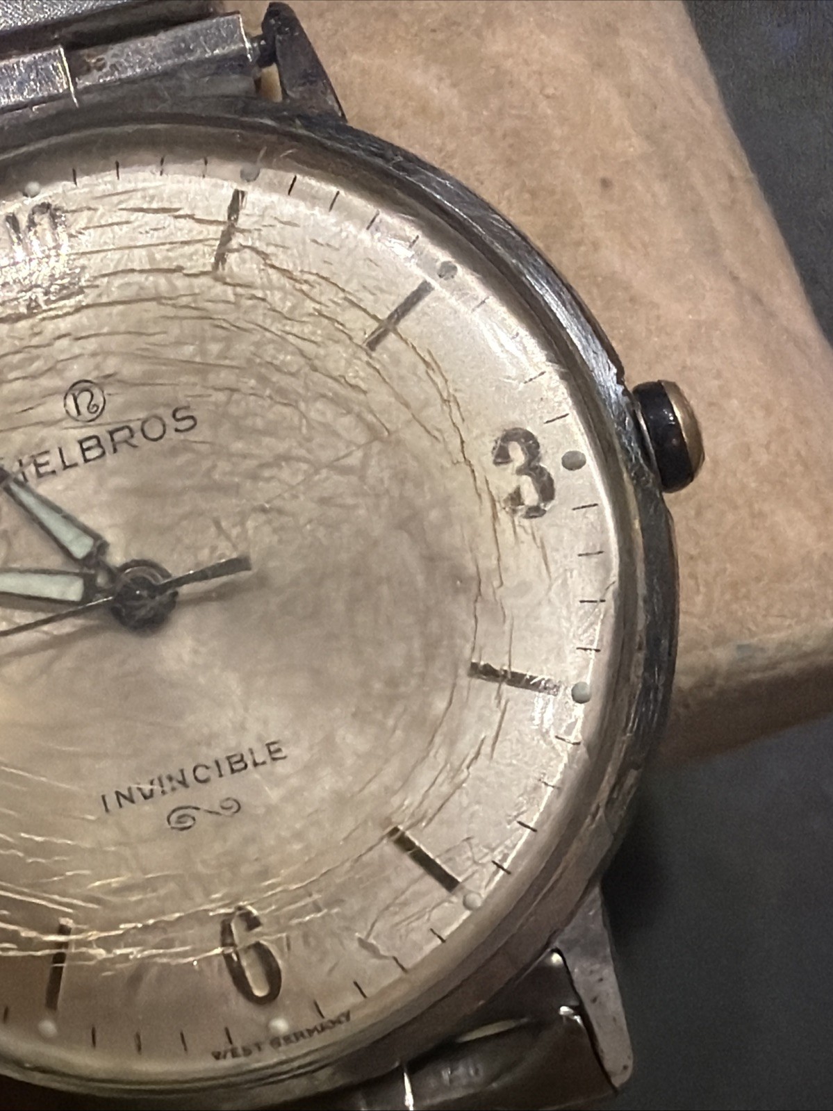 AL31 Vintage Helbros Invincible Mechanical Wind 17J 35mm Runs On&Off As Is**