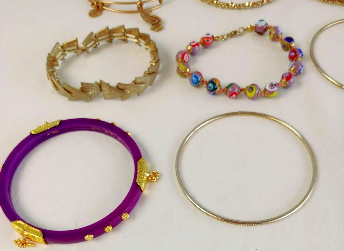 Mixed Lot of 18 Bracelets Bangle, Stretch, Charm, Cuff & Band As Pictured #17544