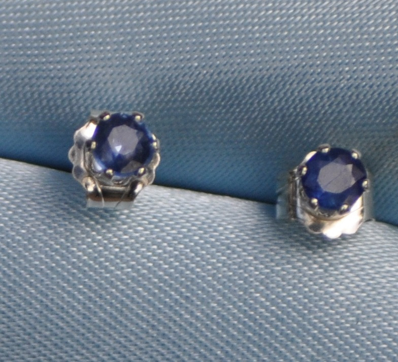 4.0MM ROUND NATURAL BLUE SAPPHIRE STUDS IN STERLING SILVER