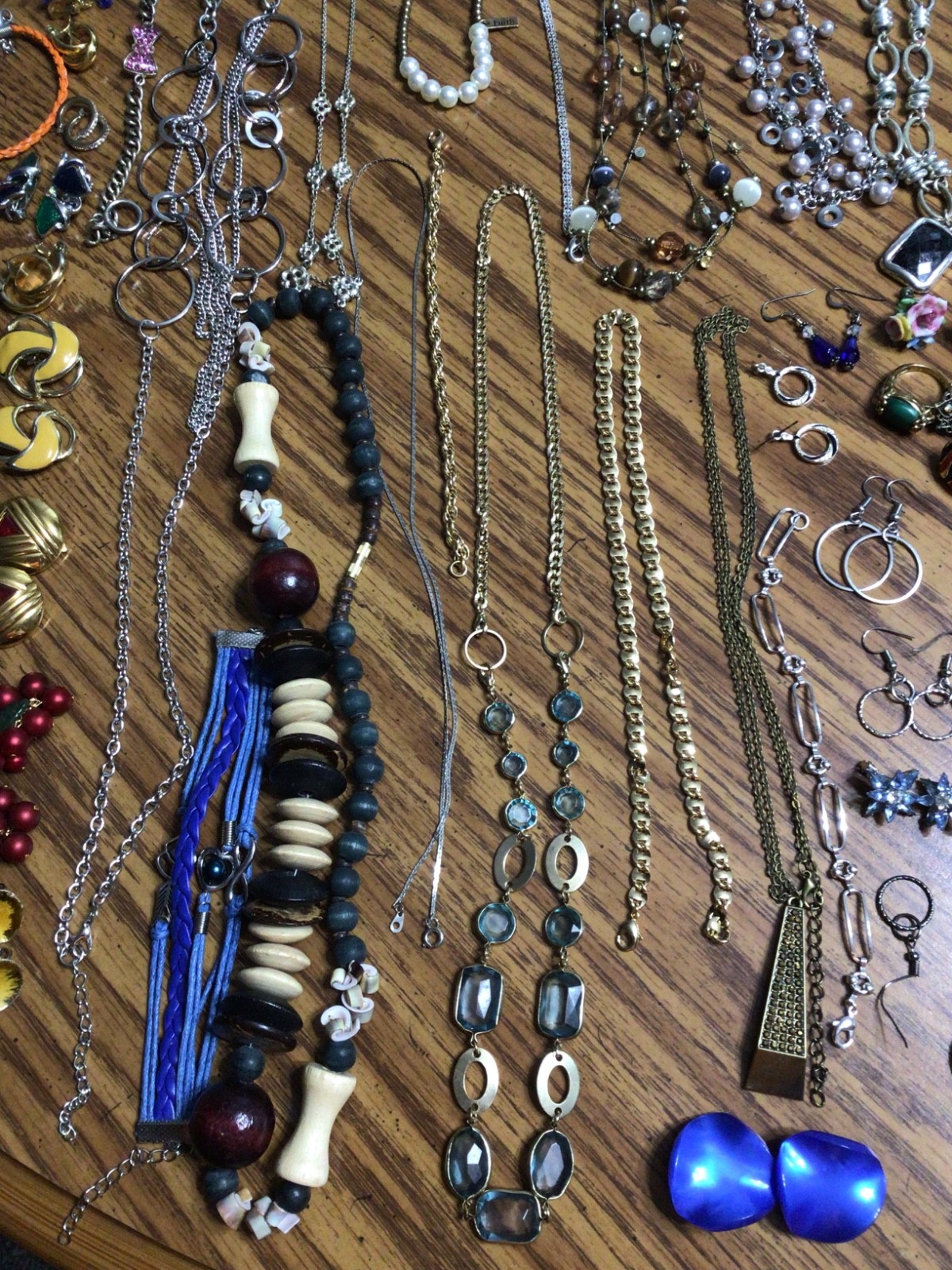 Vintage Costume Jewelry Lot, Necklaces, Bracelets, Earrings, other odds and ends