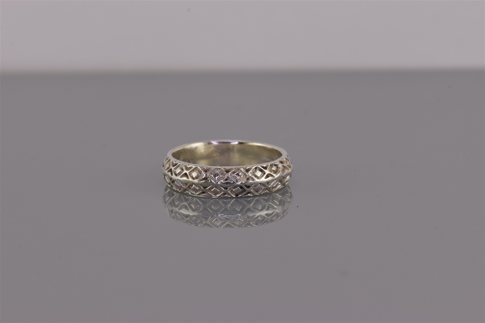 Sterling Silver 5mm Carved X`s & O`s Wedged Band Ring 925 Sz: 6