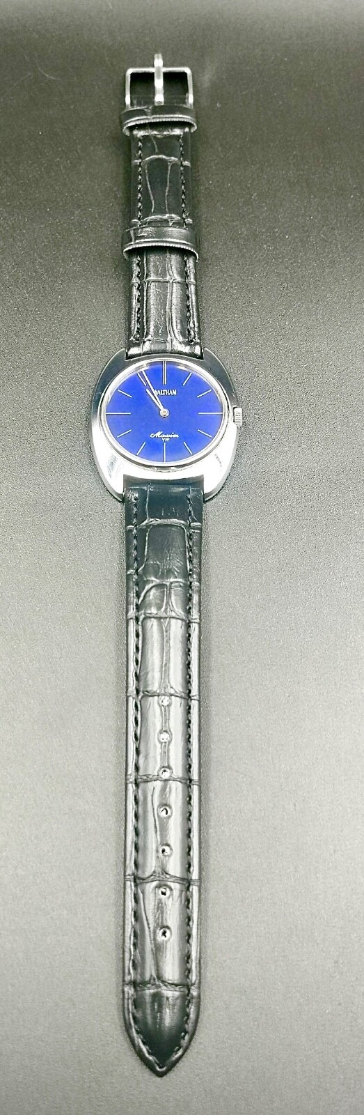 Vintage And Rare WALTHAM Maxim VIP Hand-Winding Unisex watch. 17 Jewels.