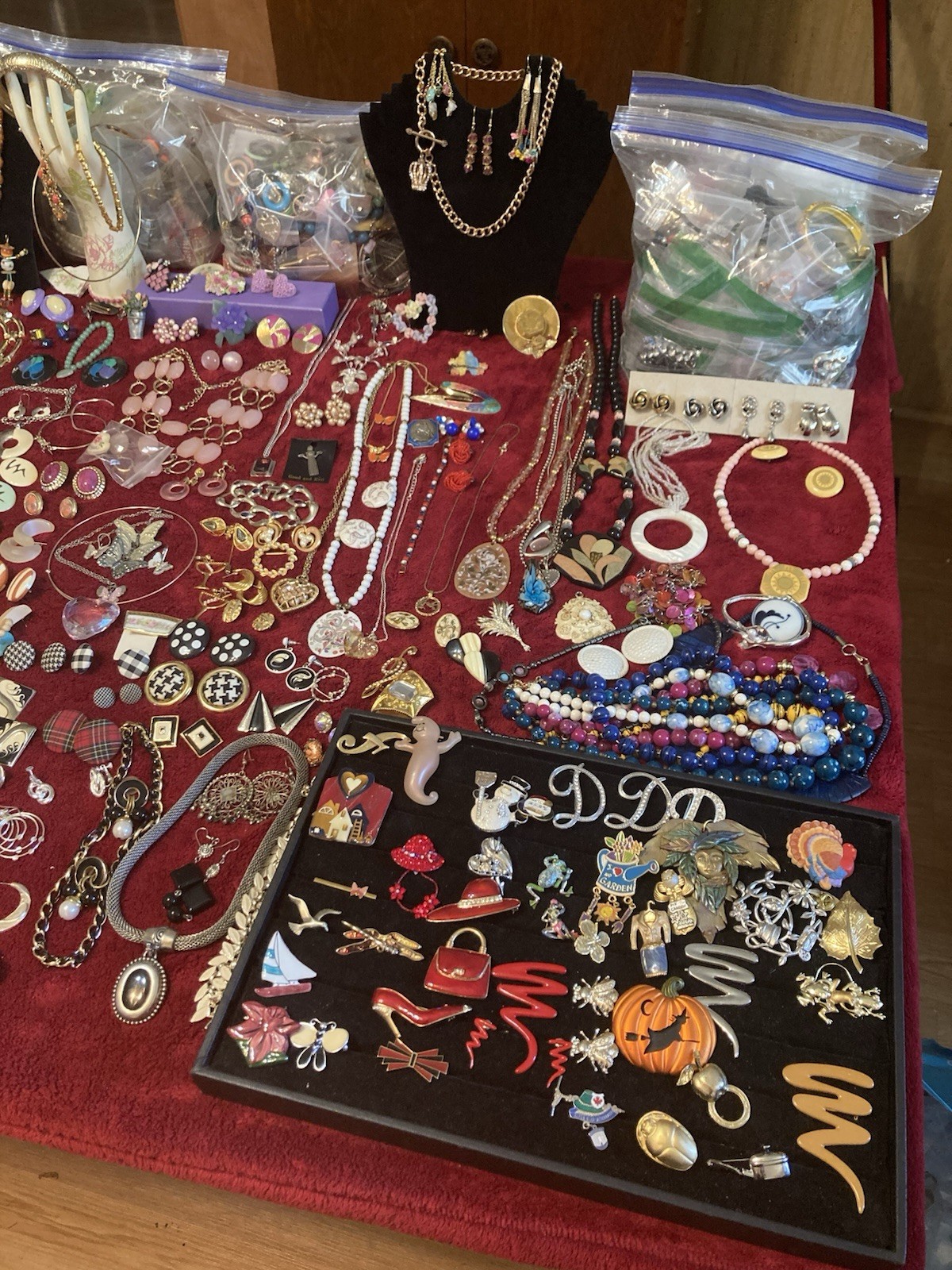 2,000 PCS Jewelry Rings Earrings Necklaces Bracelets Broches Pins $Maker$ Lot