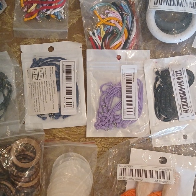 Mixed Lot Multicolor Bracelets & Bangles w/ Beads, Metal/Plastic