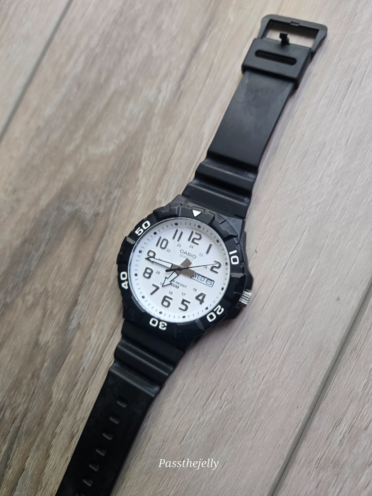 Casio Watch Mens Diver Style White Dial Day Date Black Resin Sport Quartz Y2K