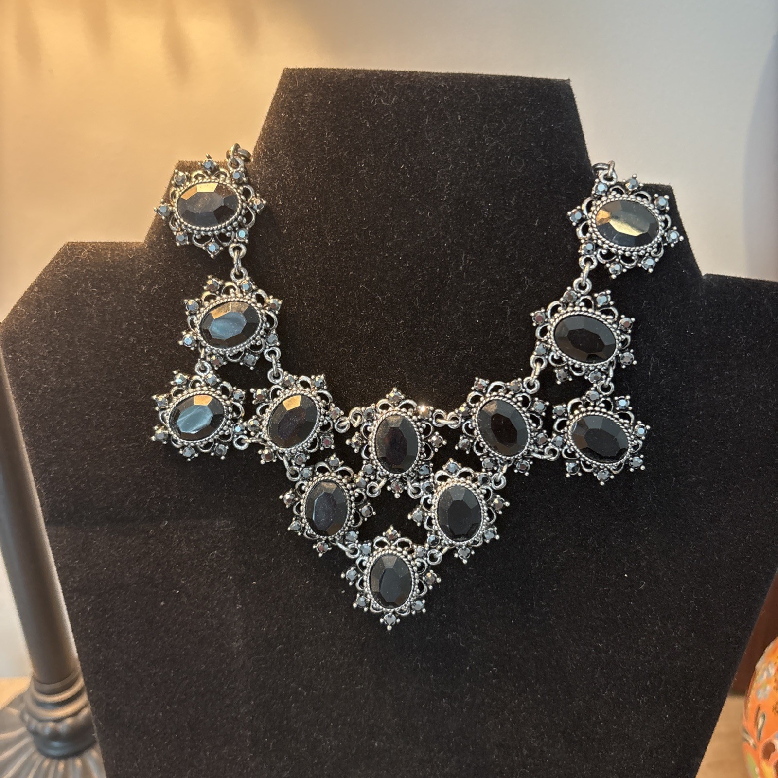 Made in China Silver Tone and Black Stone Bib 18″ Necklace New