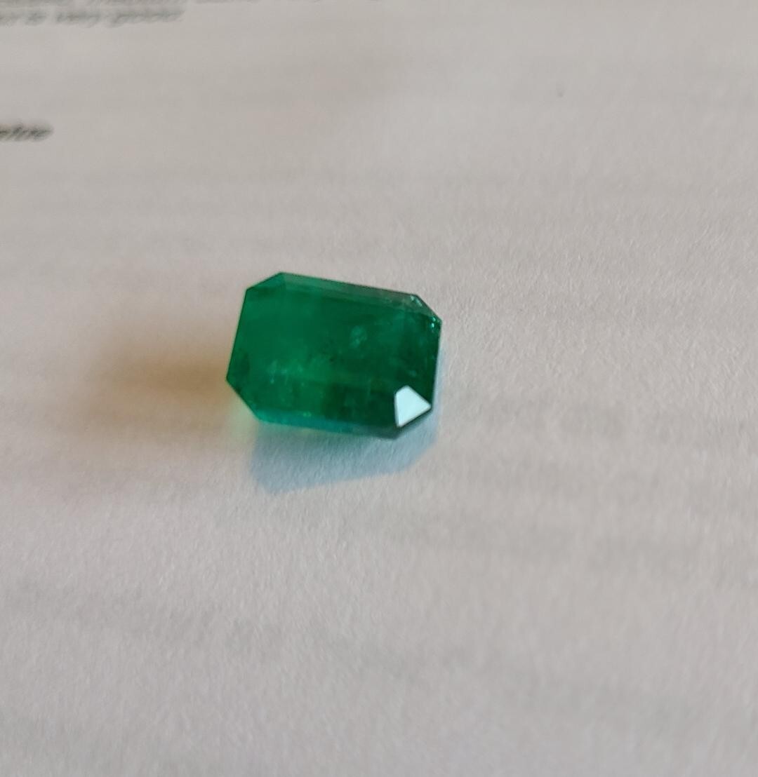 Large 5.67ct Natural Emerald, very good cut. Beautiful, smooth deep green.
