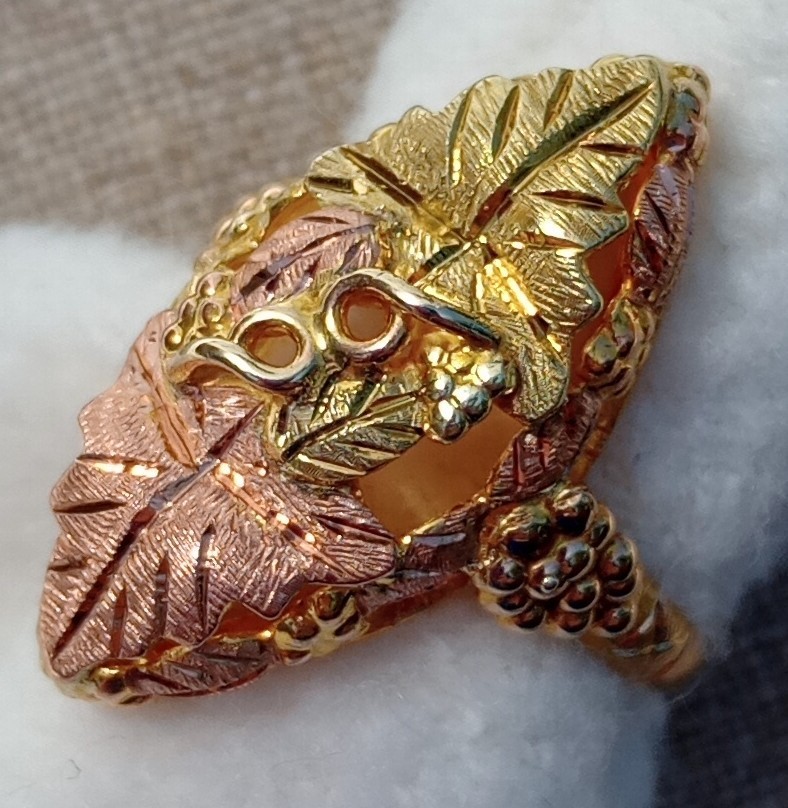 10/12k GOLD RING VTG Landstrom’s TRI COLOR Black Hills Gold sz 5.25 PRISTINE