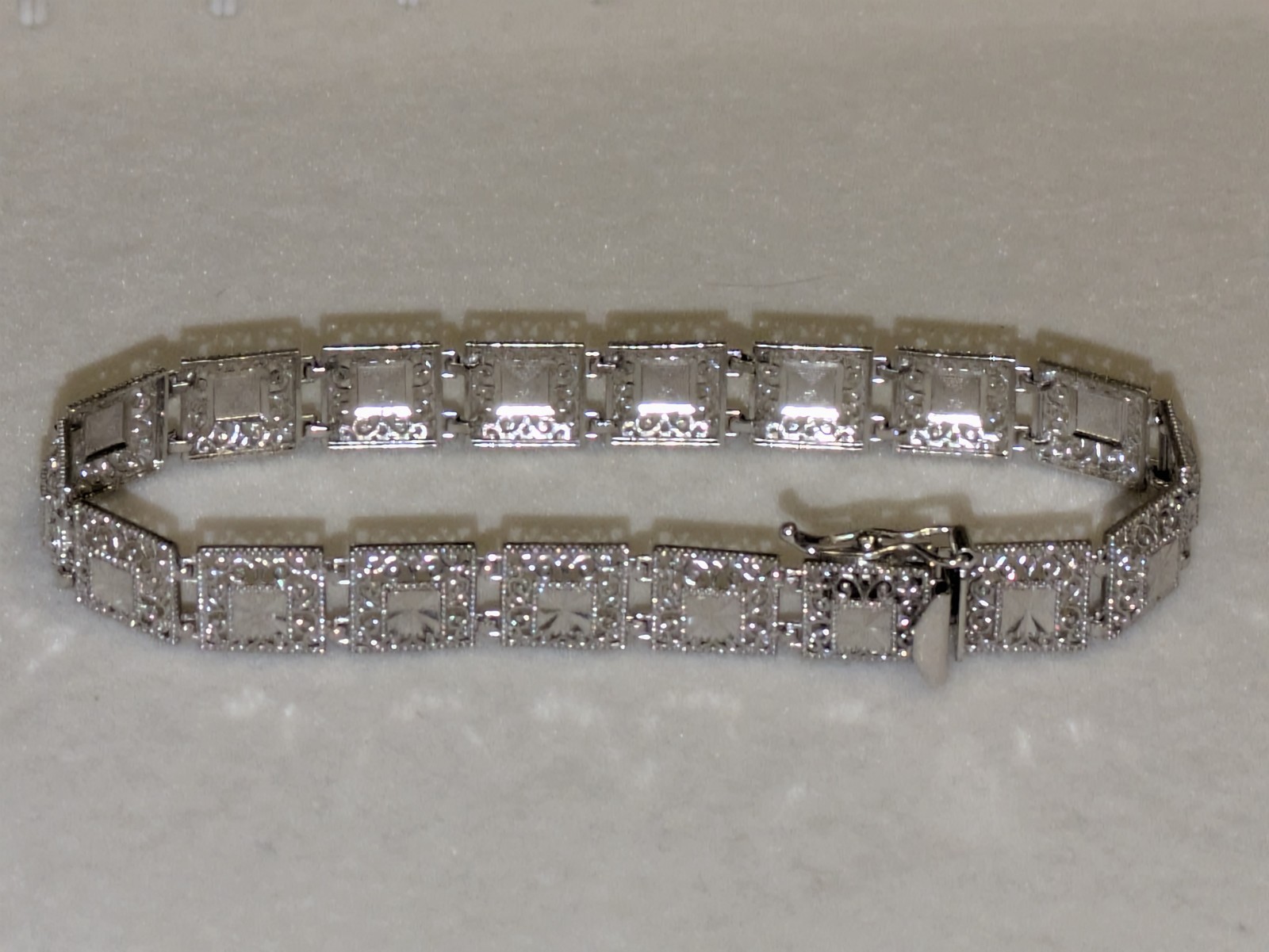 10kt White Gold 8.8mm Square Filigree Link Chain 7.25″ Bracelet 7.74 Grams
