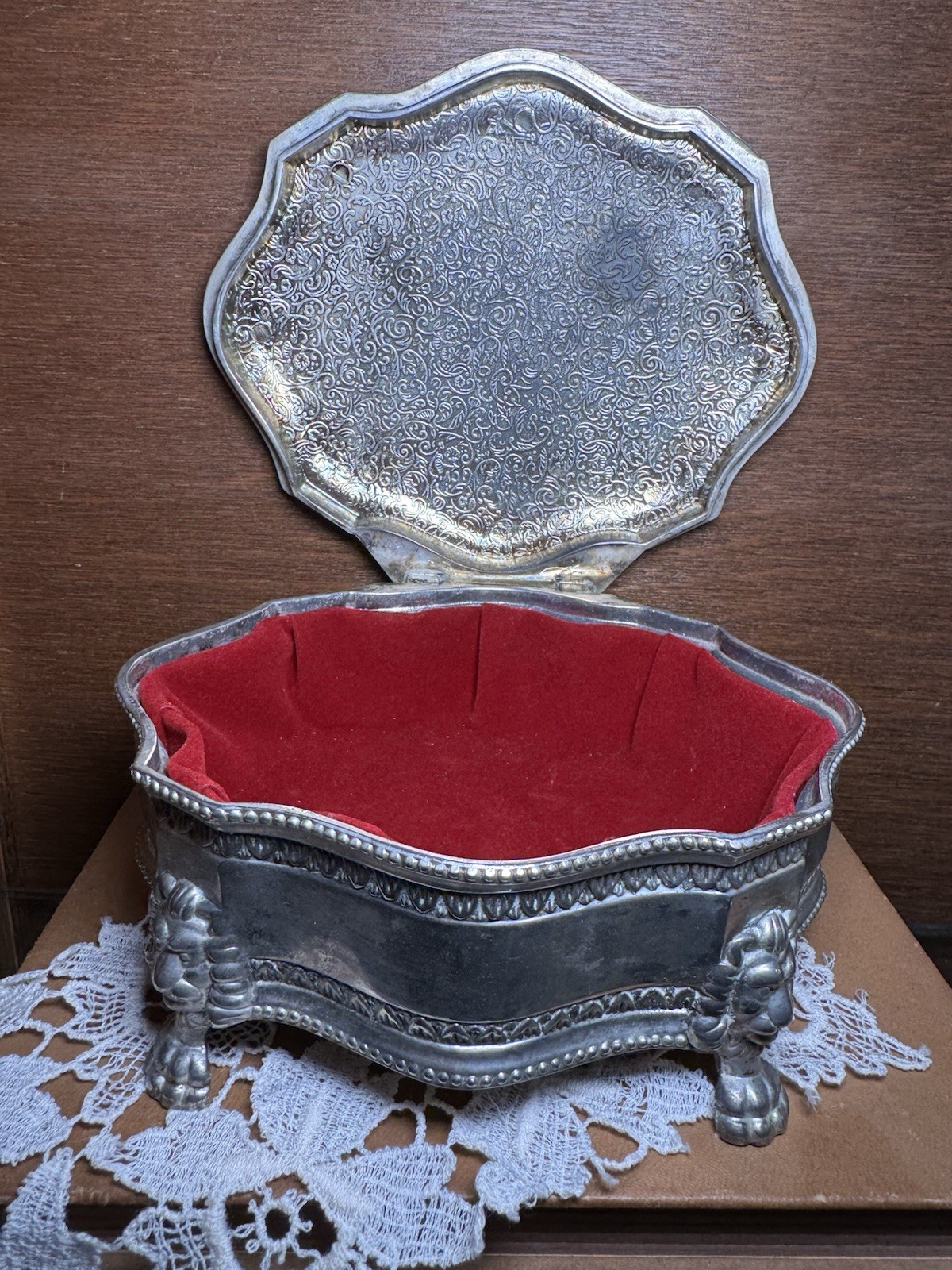 Vintage International Silver Company Coat Of Arms Jewelry Box w/ Red Velvet 