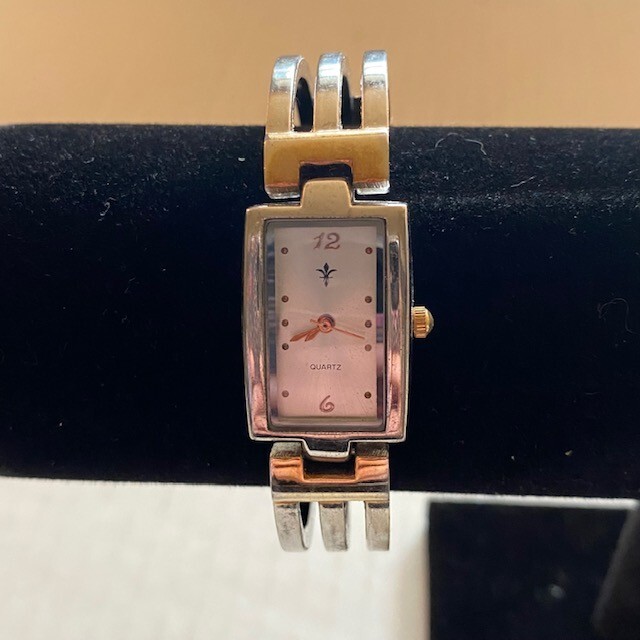 NICE VINTAGE ACCUTIME WATCH CORP Womens QUARTZ WRISTWATCH