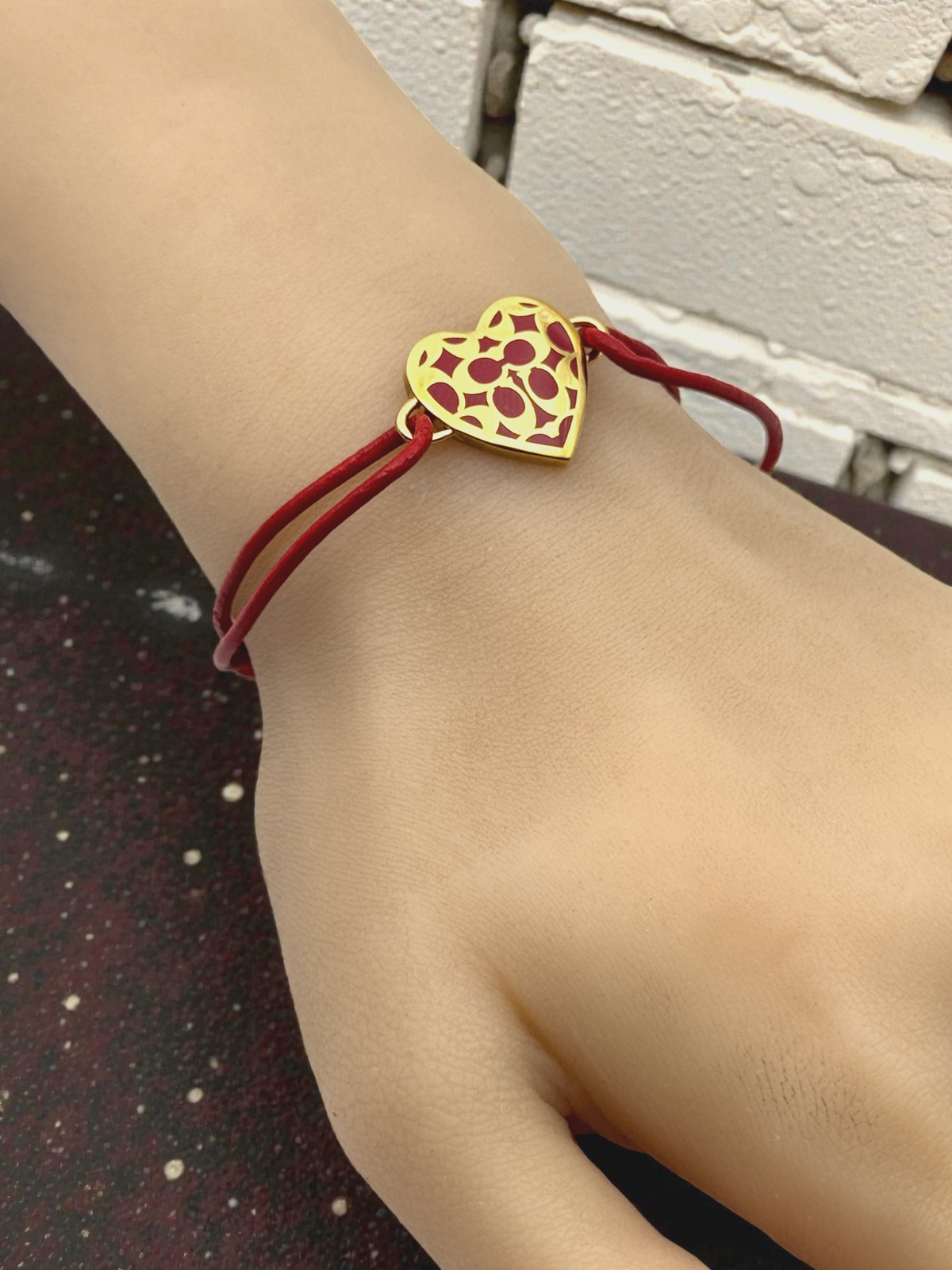 Coach Vintage Signature C Red Enamel Gold Heart Charm Leather Cord Bracelet Y2K