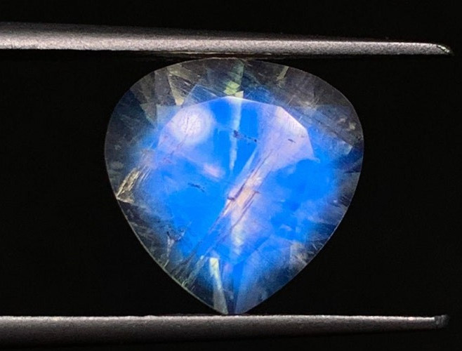 AAAAAAAA Mazing Blue Fire Rainbow Moonstone Heart Shape Faceted Cut Size 11 mm