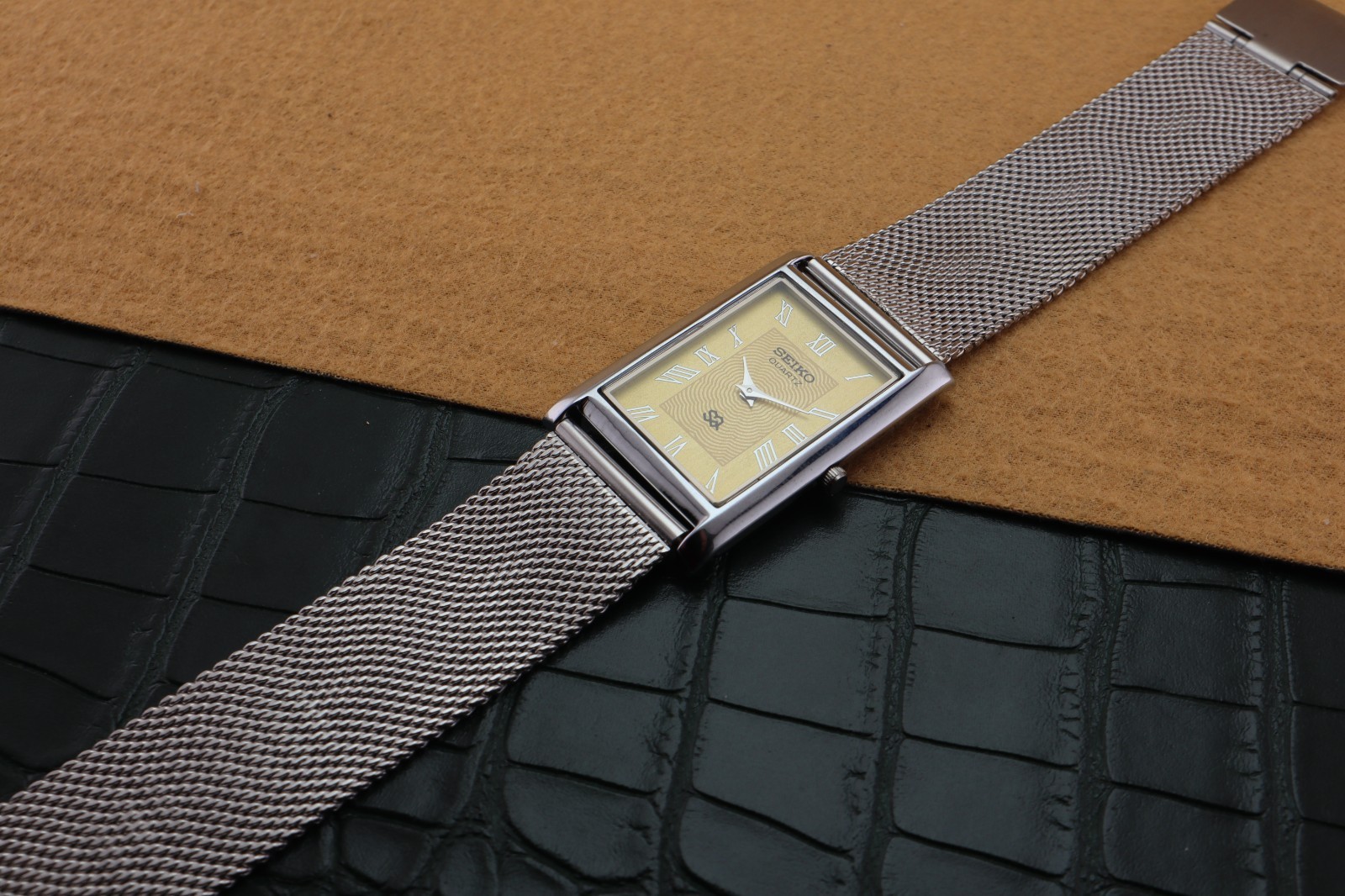 Vintage Seiko Slim Quartz Men’s Wrist Watch Yellow Dial with Silver Mesh Band