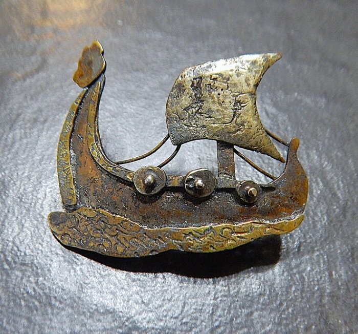 Vintage Scandinavian Primitive Viking Ship Handcrafted Brass Pin ~ ESTATE