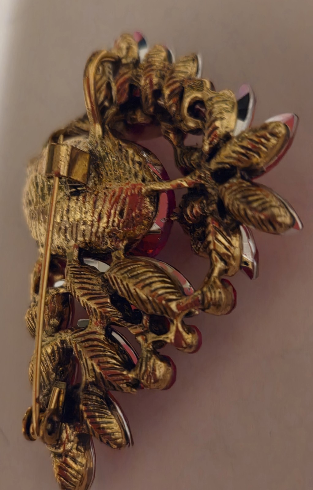 Absolutely Stunning Red Rhinestone Flower Floral All Occasions Brooch P2-160-3