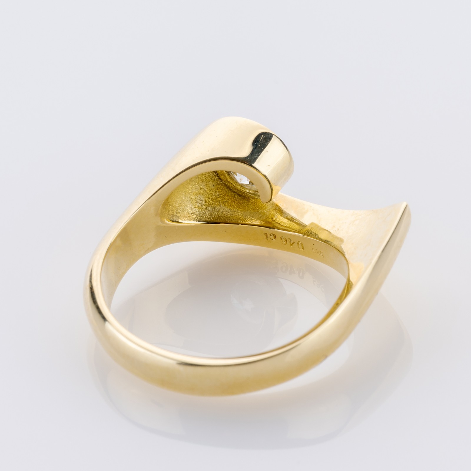 Ring in 585 gold with a 0.46ct diamond