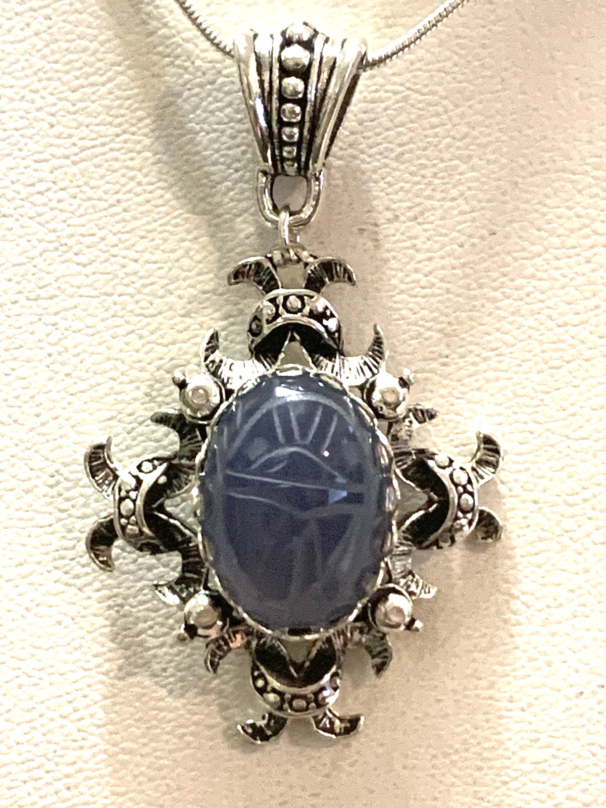 *NEW ITEM*RARE VTG.CARVED EGYPTIAN NAT.BLUE CHALCEDONY SCARAB PENDANT NECKLACE.s