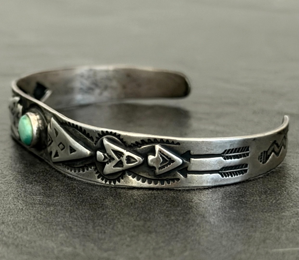 Vintage FRED HARVEY era Navajo ARROW HEAD Turquoise Silver Bracelet 6.6in