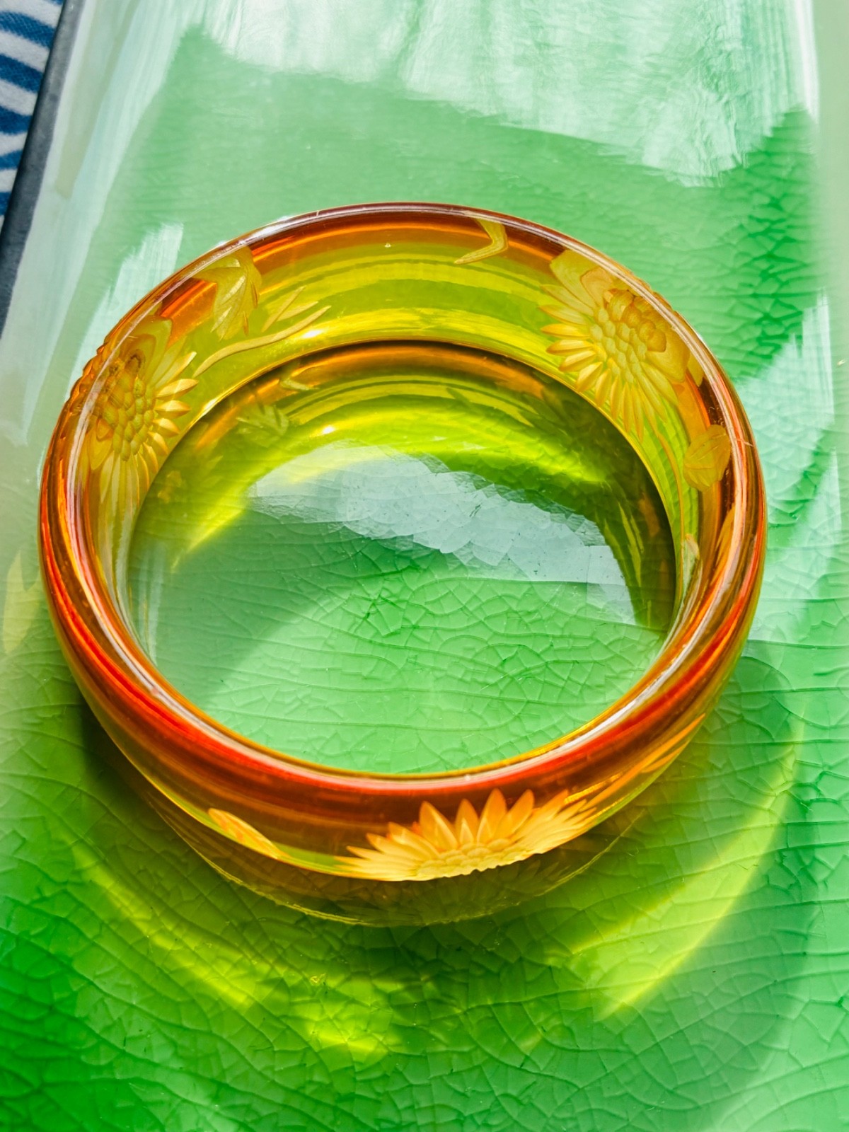 GORGEOUS Vintage Plastic Resin BANGLE BRACELET Carved Orange Beauty 2 3/4″ Inner