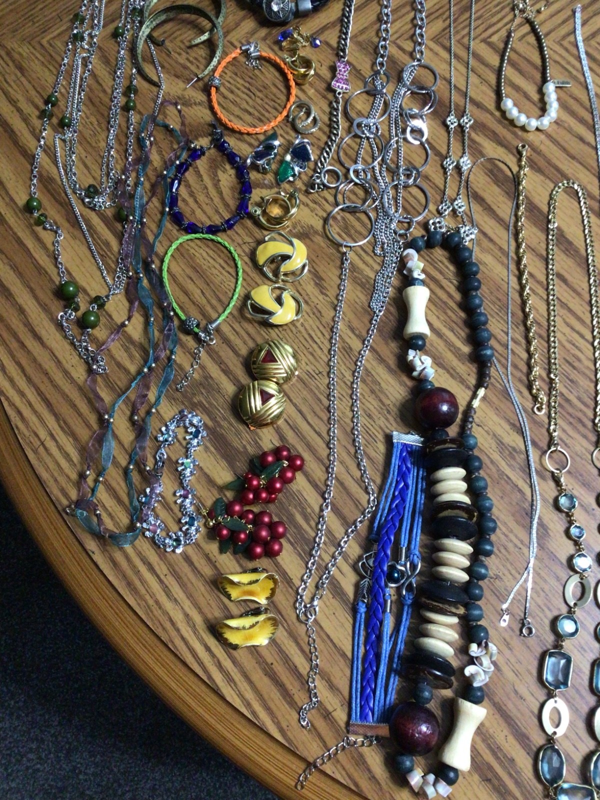 Vintage Costume Jewelry Lot, Necklaces, Bracelets, Earrings, other odds and ends