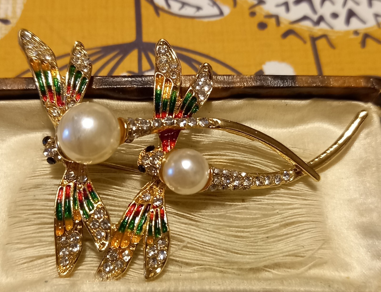 VINTAGE STYLE FAUX PEARL DOUBLE DRAGONFLY BROOCH VERY PRETTY