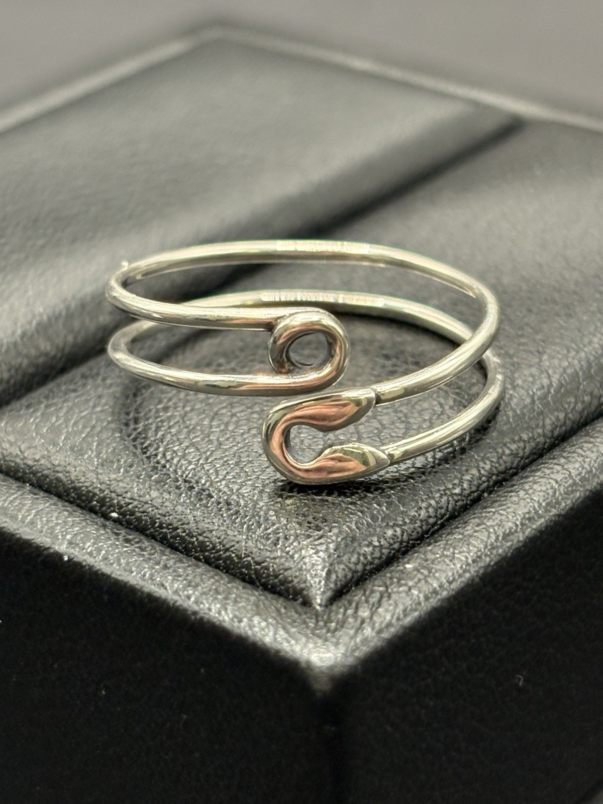 New Condition Sterling Silver Saftey Pin Ring Adjustable Size 7 G7