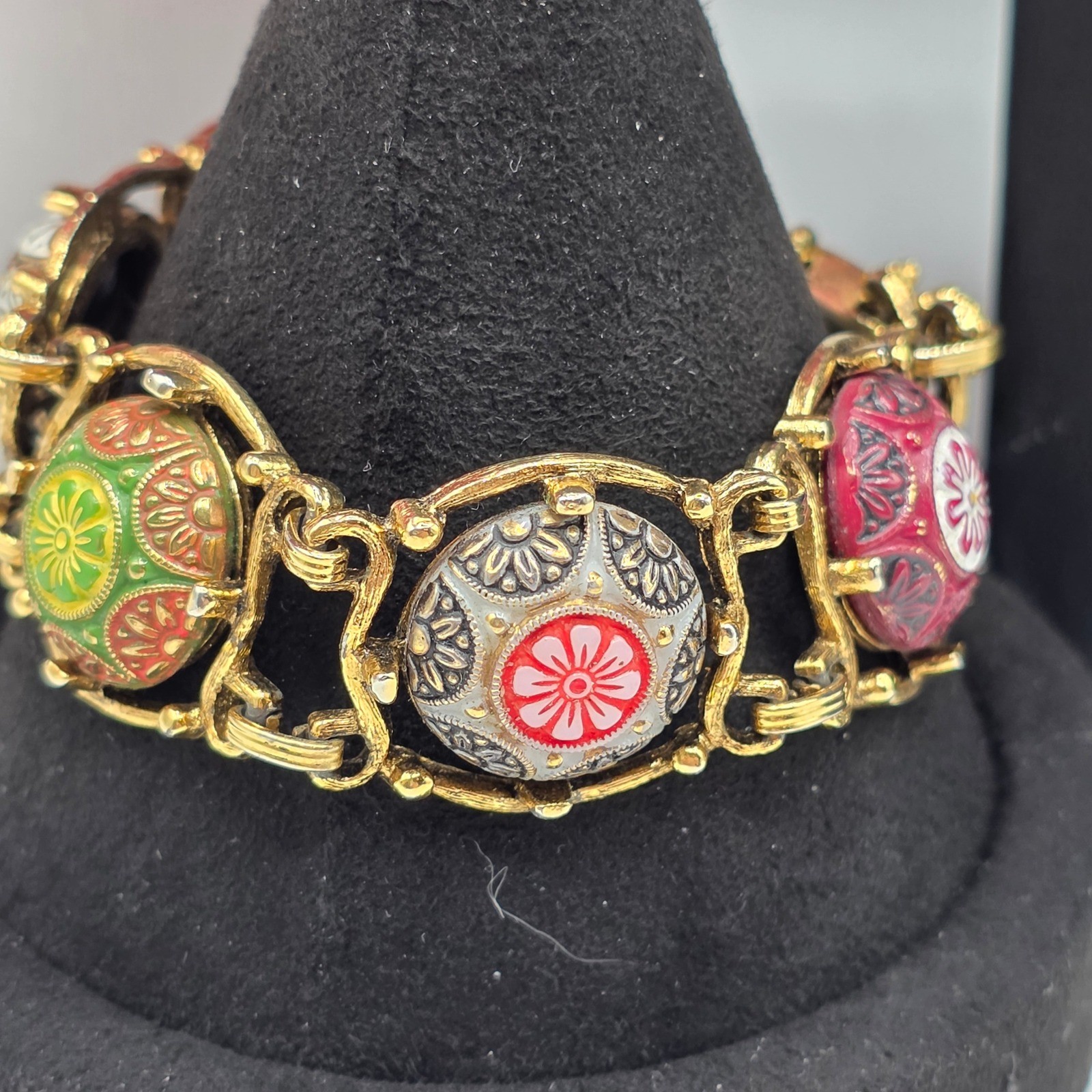 Celebrity NY Vintage Gold Tone Floral Glass Cabochon Necklace Bracelet Set