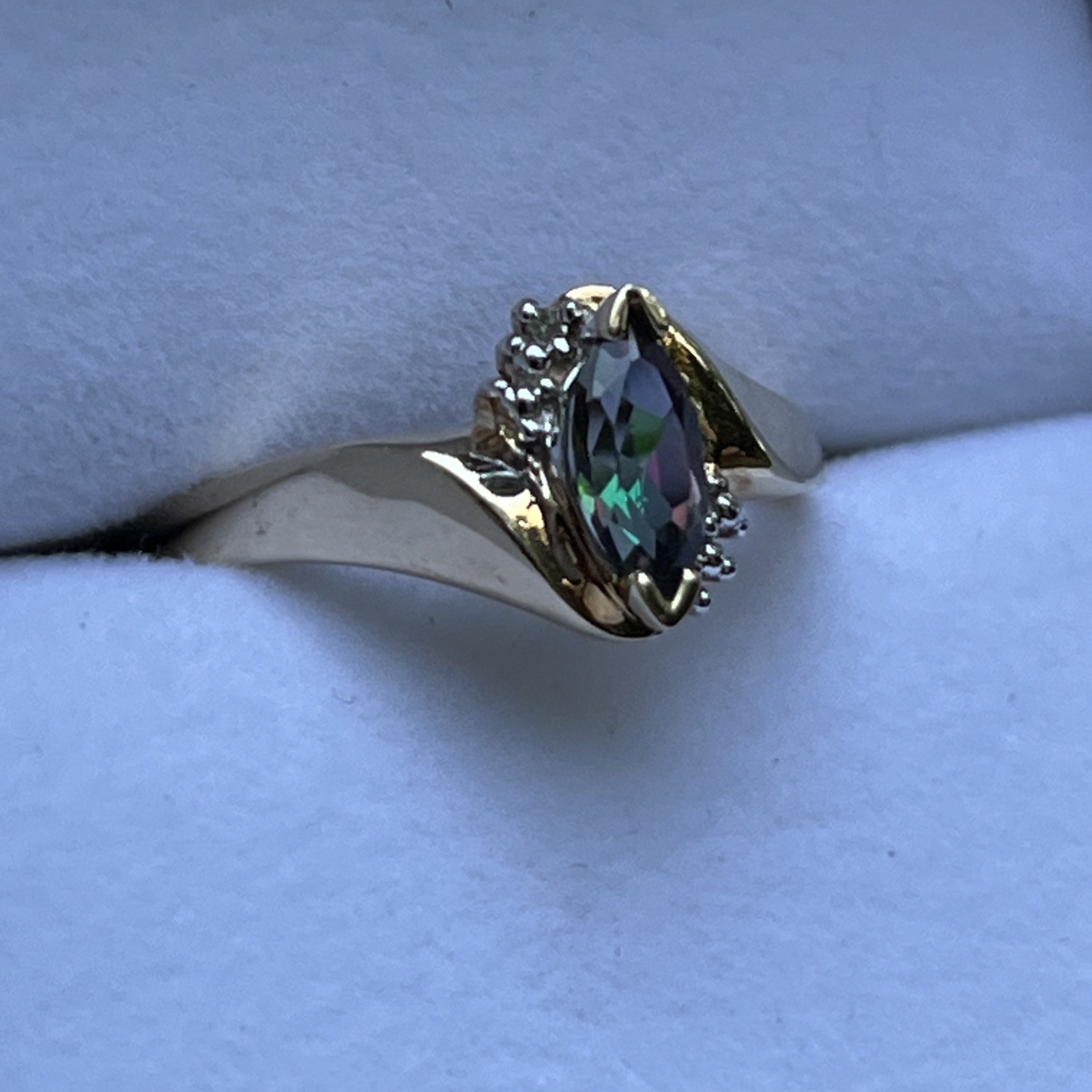 10k Solid Yellow Gold with Mystic Topaz Accent Ring Size 7; 2.4 grams, gorgeous