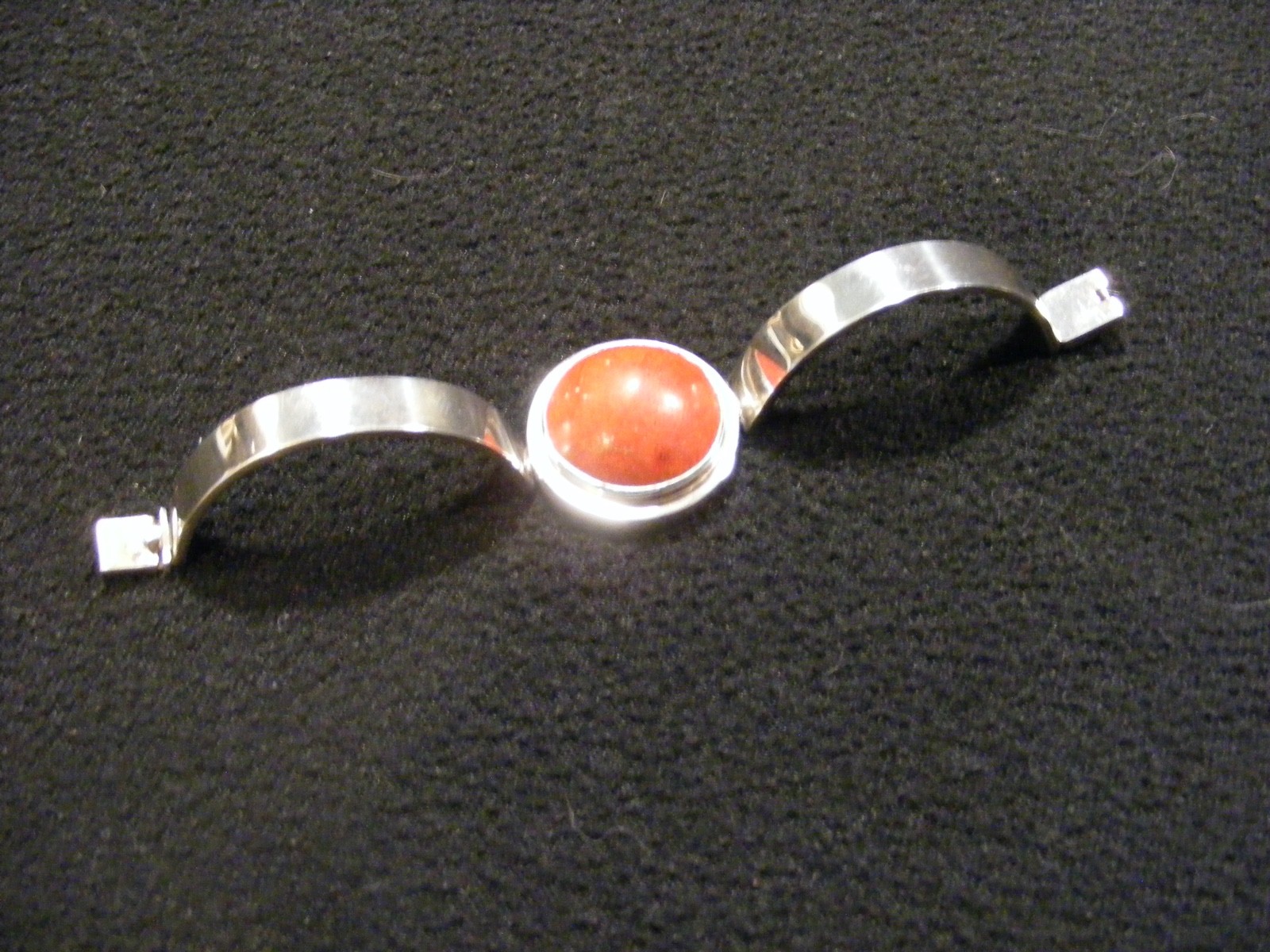 Vintage Modernist sterling silver 925 Coral cabochon Heavy bracelet 36.3g hinged